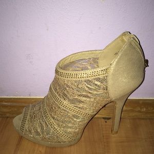 Tan/Cream Open Toed Heels